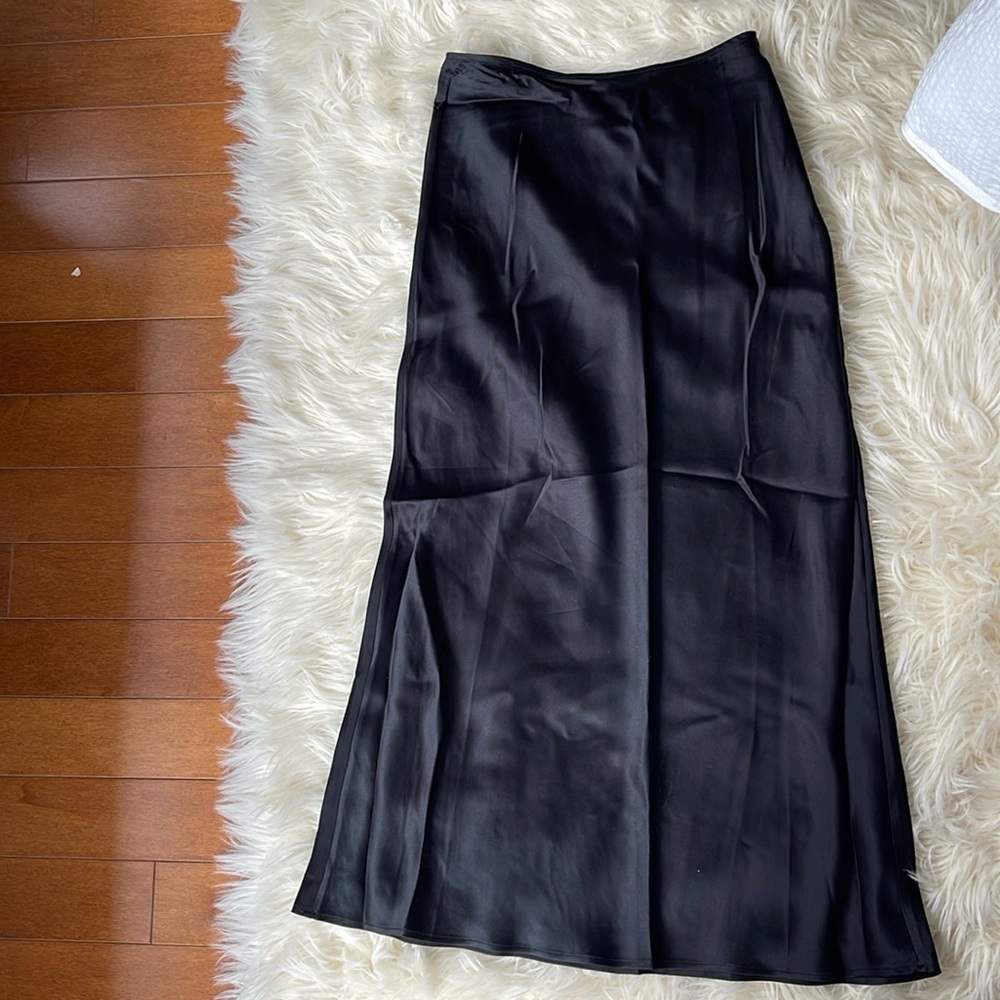 Black silk midi skirt Reformation never worn
